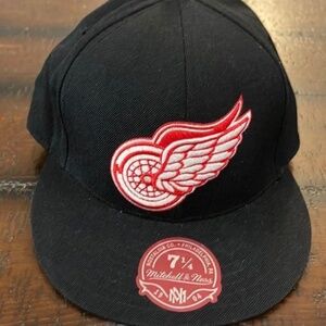 Mitchell & Ness Detroit Red Wings Fitted Hat – Size 7 1/4 NWT